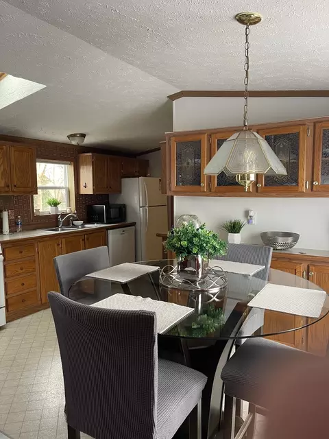 365 Surrey Rd, Wheeling, IL 60090 photo 3