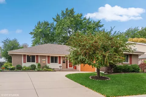 2738 N Patton Ave, Arlington Heights, IL 60004