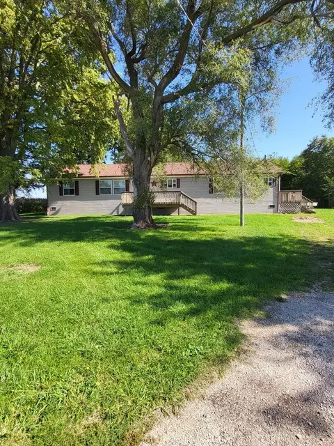 4554 E 9th Rd, Earlville, IL 60518