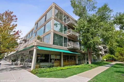 705 11th St #210, Wilmette, IL 60091