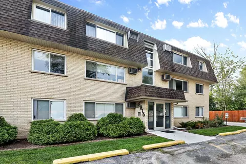 8816 Briar Ct #2A, Des Plaines, IL 60016
