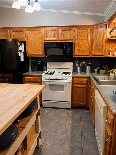 835 Bloomfield Ln, Aurora, IL 60504 photo 4