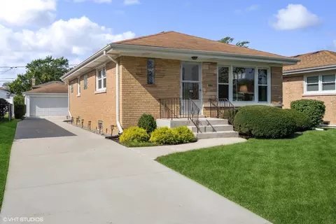 8652 N Ozanam Ave, Niles, IL 60714