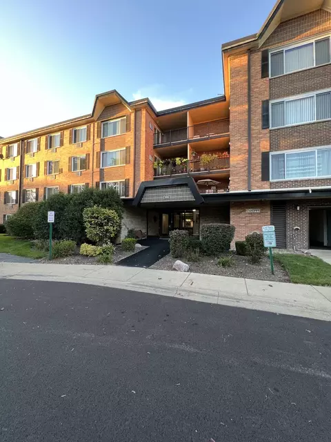 1116 S New Wilke Rd #2-301, Arlington Heights, IL 60005