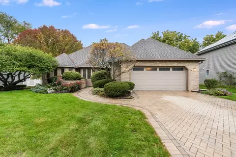 187 Hawkins Cir, Wheaton, IL 60189
