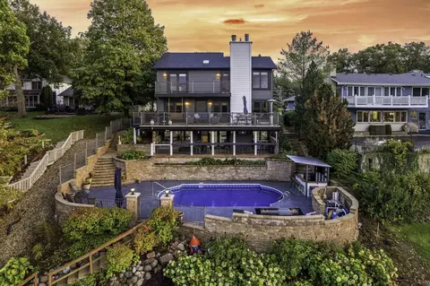 1563 Lake Holiday Dr, Lake Holiday, IL 60548