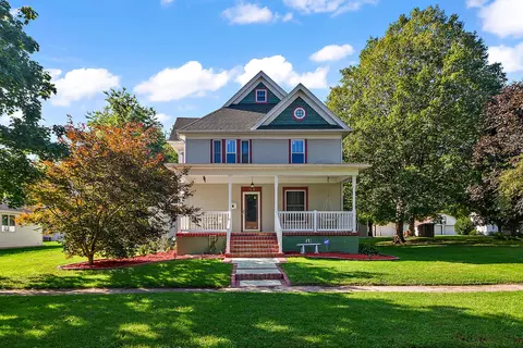 136 W 3rd St, Manteno, IL 60950