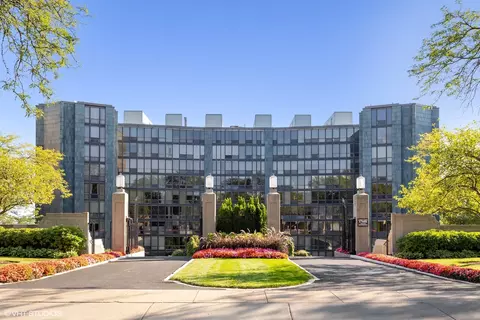 1420 Sheridan Rd #2D, Wilmette, IL 60091
