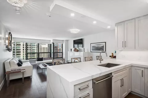 30 E Huron St #2701, Chicago, IL 60611 photo 5