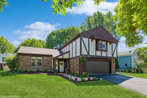 454 Waterbury Ct, Naperville, IL 60565