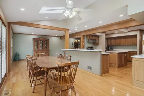 1307 E Ardyce Ln, Mount Prospect, IL 60056 photo 8