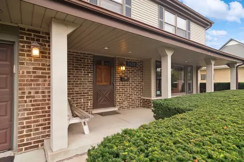 1307 E Ardyce Ln, Mount Prospect, IL 60056 photo 2