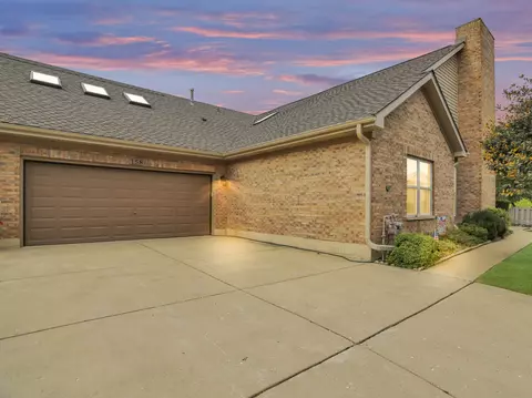 158 Canterbury Ct, Bloomingdale, IL 60108