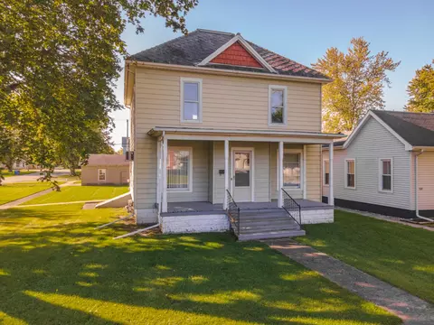 304 W Hack St, Cullom, IL 60929 photo 2