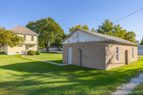 304 W Hack St, Cullom, IL 60929 photo 25