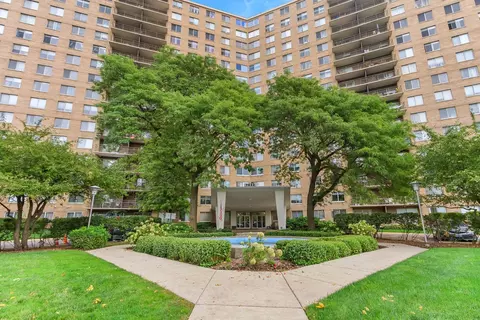 7033 N Kedzie Ave #1207, Chicago, IL 60645