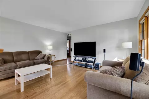 821 Lakeside Dr, Wheaton, IL 60187 photo 5
