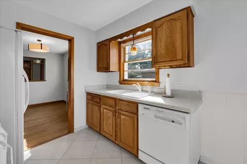 821 Lakeside Dr, Wheaton, IL 60187 photo 8
