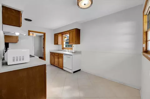 821 Lakeside Dr, Wheaton, IL 60187 photo 9