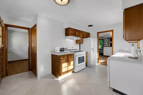 821 Lakeside Dr, Wheaton, IL 60187 photo 7