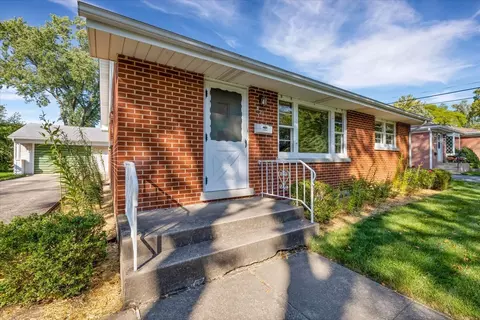 821 Lakeside Dr, Wheaton, IL 60187 photo 3