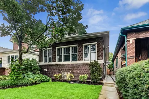 2622 W Wilson Ave, Chicago, IL 60625