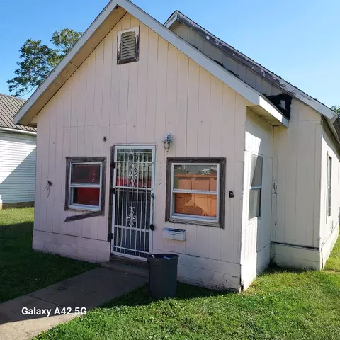 205 S Oak St, Arcola, IL 61910