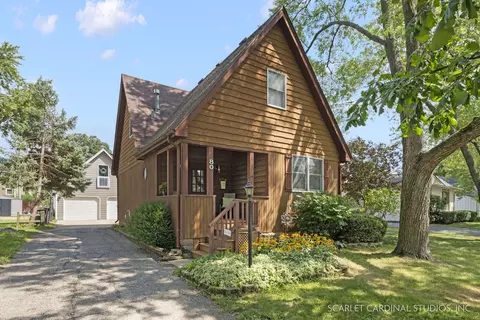 80 Park St, Oswego, IL 60543