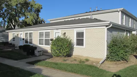 1306 Kingsbury Dr #F, Hanover Park, IL 60133