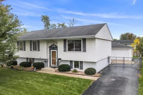 26 N Pine Ln, Glenwood, IL 60425