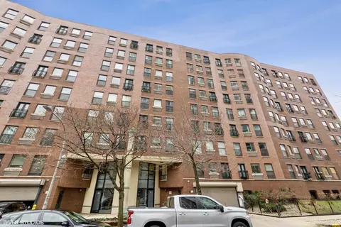 711 W Gordon Ter #114, Chicago, IL 60613