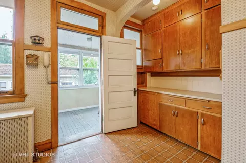 6520 N Artesian Ave, Chicago, IL 60645 photo 7