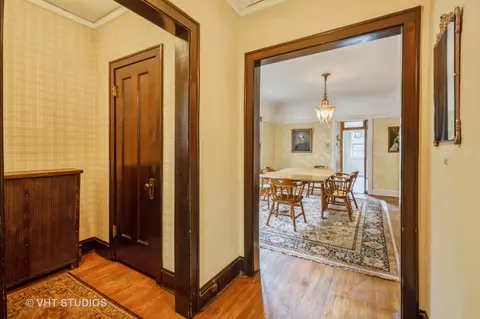 6520 N Artesian Ave, Chicago, IL 60645 photo 2