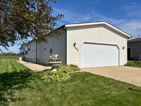 402 Seasons Pkwy, Belvidere, IL 61008