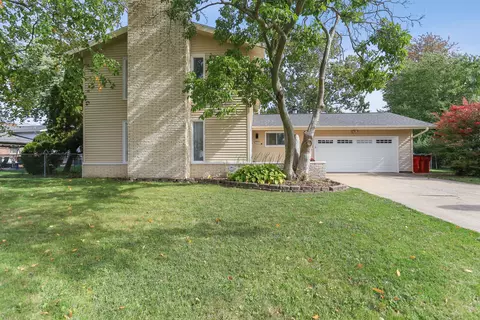2 Imperial Ct, Champaign, IL 61820