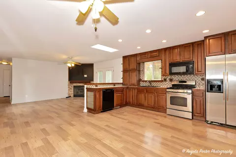 1516 Catalpa Dr, Holiday Hills, IL 60051 photo 9