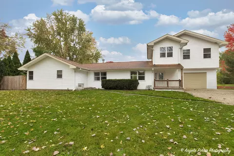 1516 Catalpa Dr, Holiday Hills, IL 60051