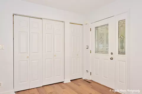 1516 Catalpa Dr, Holiday Hills, IL 60051 photo 2
