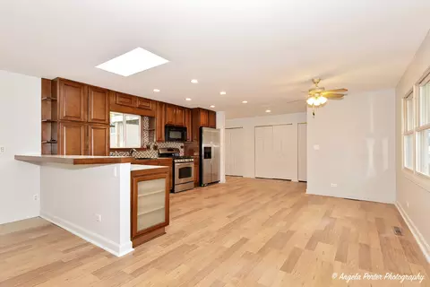 1516 Catalpa Dr, Holiday Hills, IL 60051 photo 5