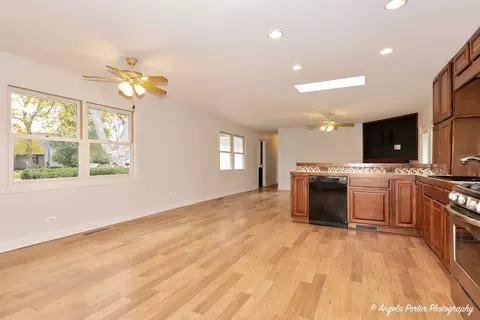 1516 Catalpa Dr, Holiday Hills, IL 60051 photo 10