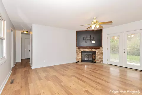 1516 Catalpa Dr, Holiday Hills, IL 60051 photo 3
