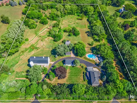 3210 Walkup Rd, Crystal Lake, IL 60012