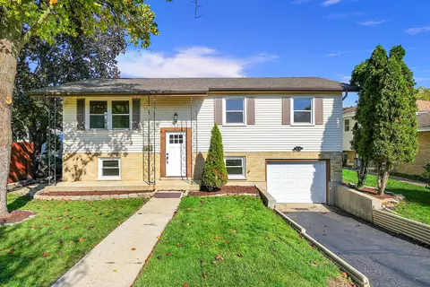 534 W Park Pl, Addison, IL 60101