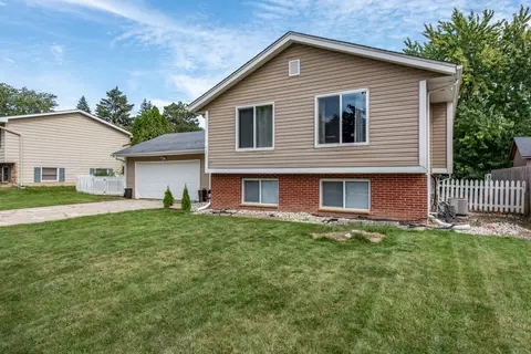 507 Willow Ct, Waukegan, IL 60085