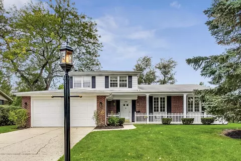 2528 Happy Hollow Rd, Glenview, IL 60026