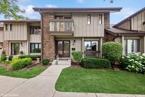 10 Kent Ct, Willowbrook, IL 60527 photo 2
