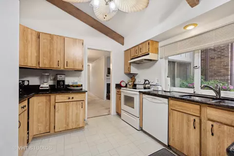 10 Kent Ct, Willowbrook, IL 60527 photo 9