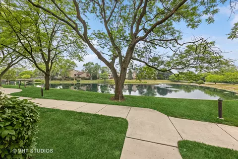 10 Kent Ct, Willowbrook, IL 60527 photo 3