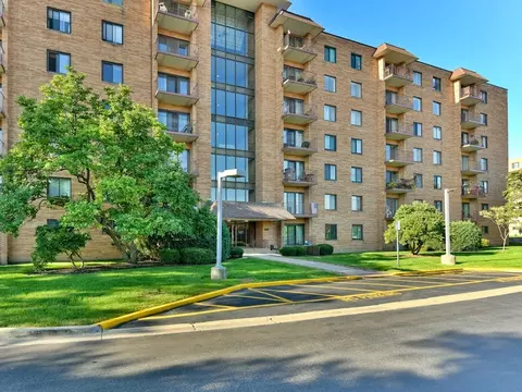 1717 W Crystal Ln #606, Mount Prospect, IL 60056