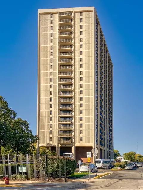 2901 S Michigan Ave #1805, Chicago, IL 60616